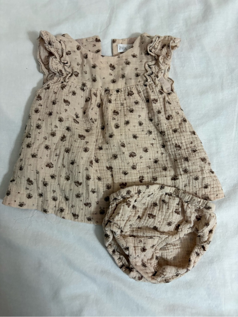 ZARA Baby Beige Floral Ruffle Dress with Bloomers - 6-9 months